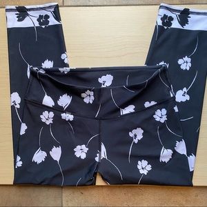Fabletics Women’s Capri Black and White Floral
